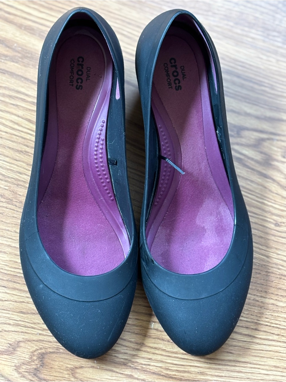 CROCS Black Lina Wedge Pumps with Plum Insole - Picture 4 of 5